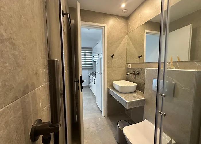 House Garli Psakoudia