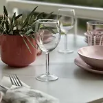House Garli Псакудия