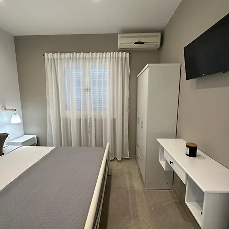 House Garli Psakoudia