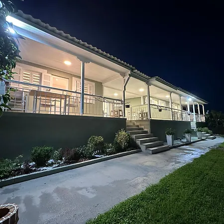 House Garli アパート *